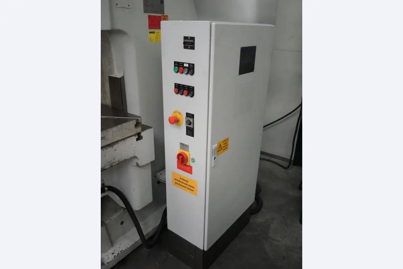 Chapas metálicas e máquinas para trabalhar metais<br><font size="2">Colaboração com Hilco Industrial Acquisitions bv</font><br><img src="/images/hil.png"><br>-10