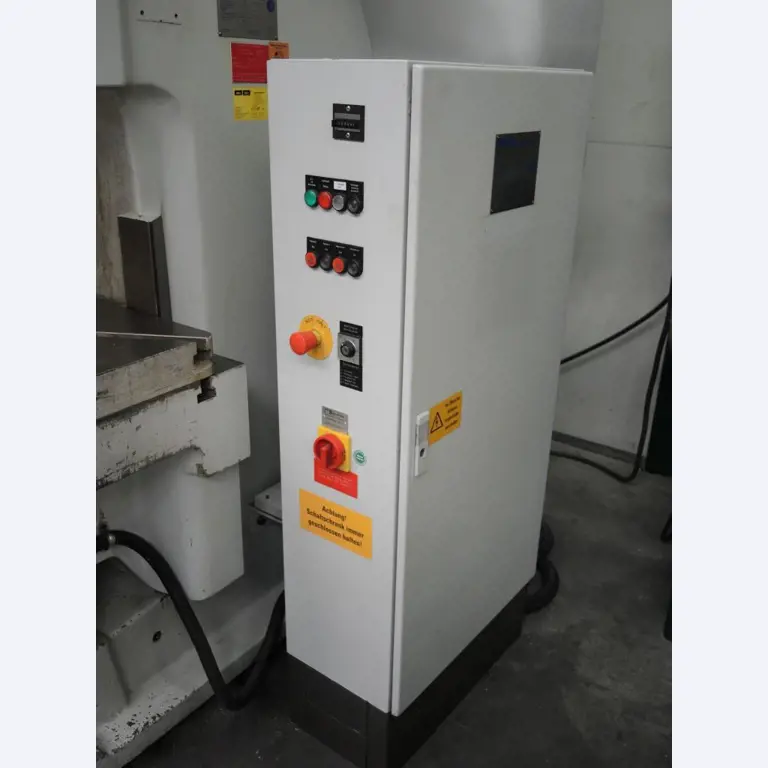 Chapas metálicas e máquinas para trabalhar metais<br><font size="2">Colaboração com Hilco Industrial Acquisitions bv</font><br><img src="/images/hil.png"><br>-10