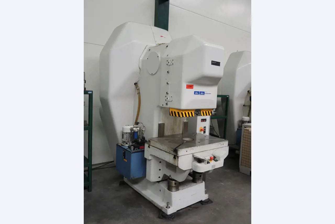 Chapas metálicas e máquinas para trabalhar metais<br><font size="2">Colaboração com Hilco Industrial Acquisitions bv</font><br><img src="/images/hil.png"><br>-1