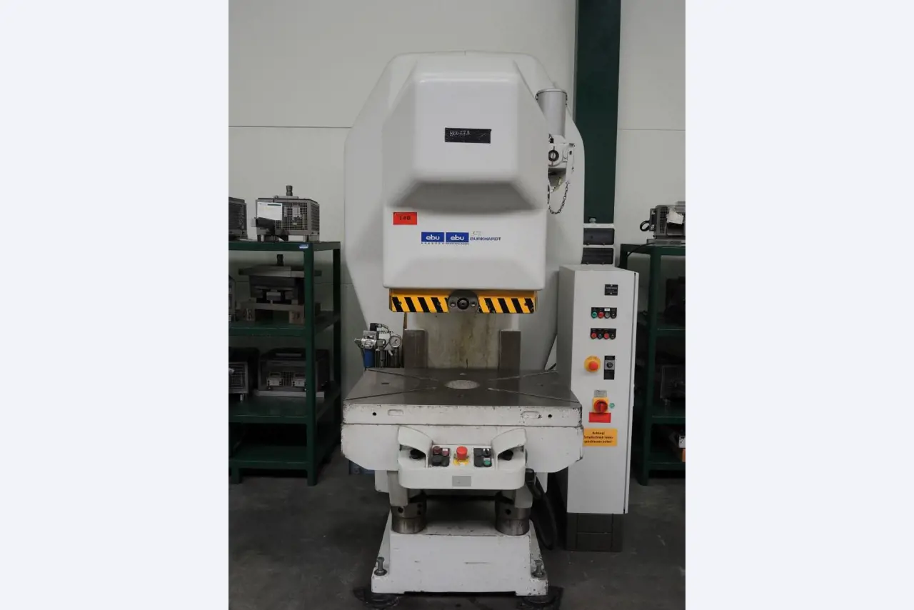 Chapas metálicas e máquinas para trabalhar metais<br><font size="2">Colaboração com Hilco Industrial Acquisitions bv</font><br><img src="/images/hil.png"><br>-4