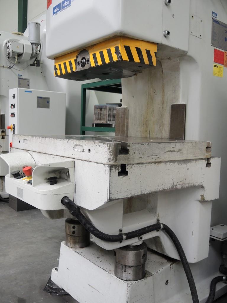 Chapas metálicas e máquinas para trabalhar metais<br><font size="2">Colaboração com Hilco Industrial Acquisitions bv</font><br><img src="/images/hil.png"><br>-7