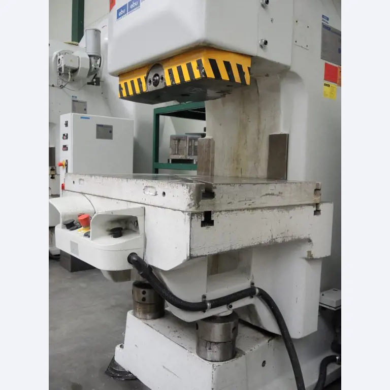 Chapas metálicas e máquinas para trabalhar metais<br><font size="2">Colaboração com Hilco Industrial Acquisitions bv</font><br><img src="/images/hil.png"><br>-7