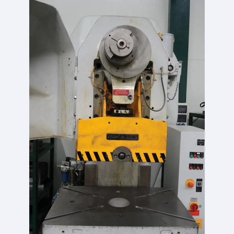 Chapas metálicas e máquinas para trabalhar metais<br><font size="2">Colaboração com Hilco Industrial Acquisitions bv</font><br><img src="/images/hil.png"><br>-8