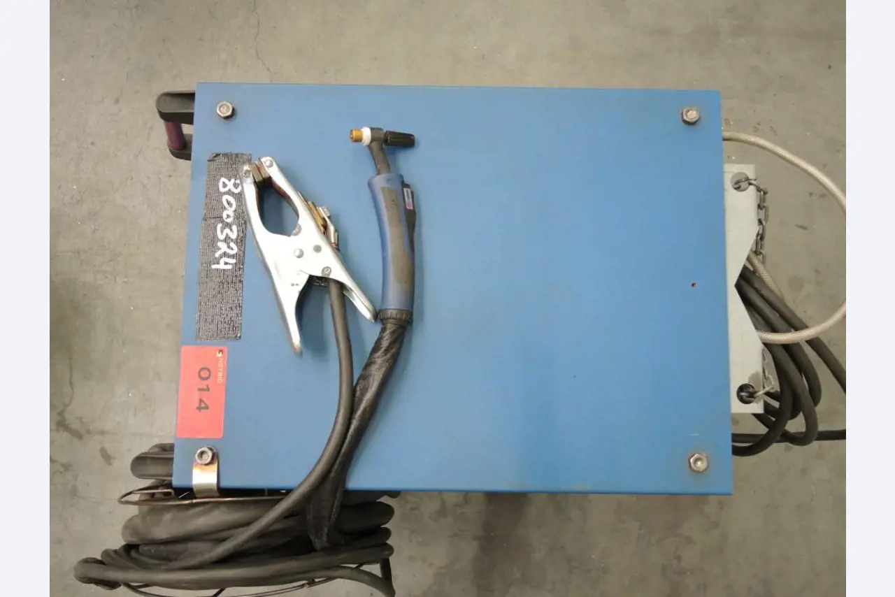 Chapas metálicas e máquinas para trabalhar metais<br><font size="2">Colaboração com Hilco Industrial Acquisitions bv</font><br><img src="/images/hil.png"><br>-5