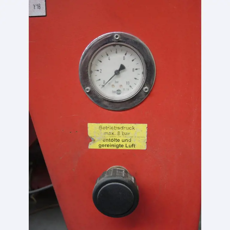 Machines de moulage par injection et<br>systèmes de stockage<br><font size="2">Collaboration avec Hilco Industrial Acquisitions bv</font><br><img src="/images/hil.png"><br>-13
