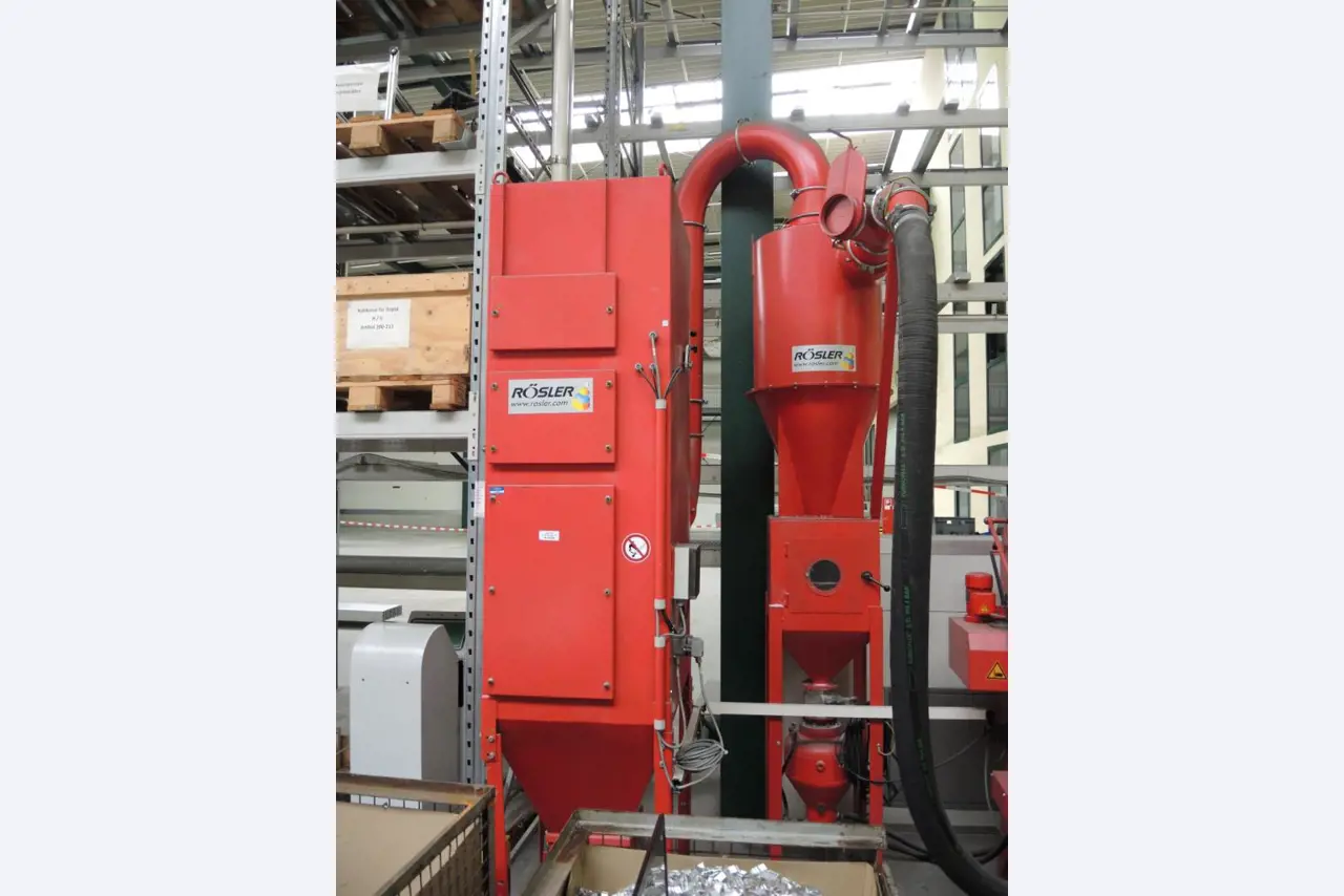 Machines de moulage par injection et<br>systèmes de stockage<br><font size="2">Collaboration avec Hilco Industrial Acquisitions bv</font><br><img src="/images/hil.png"><br>-17