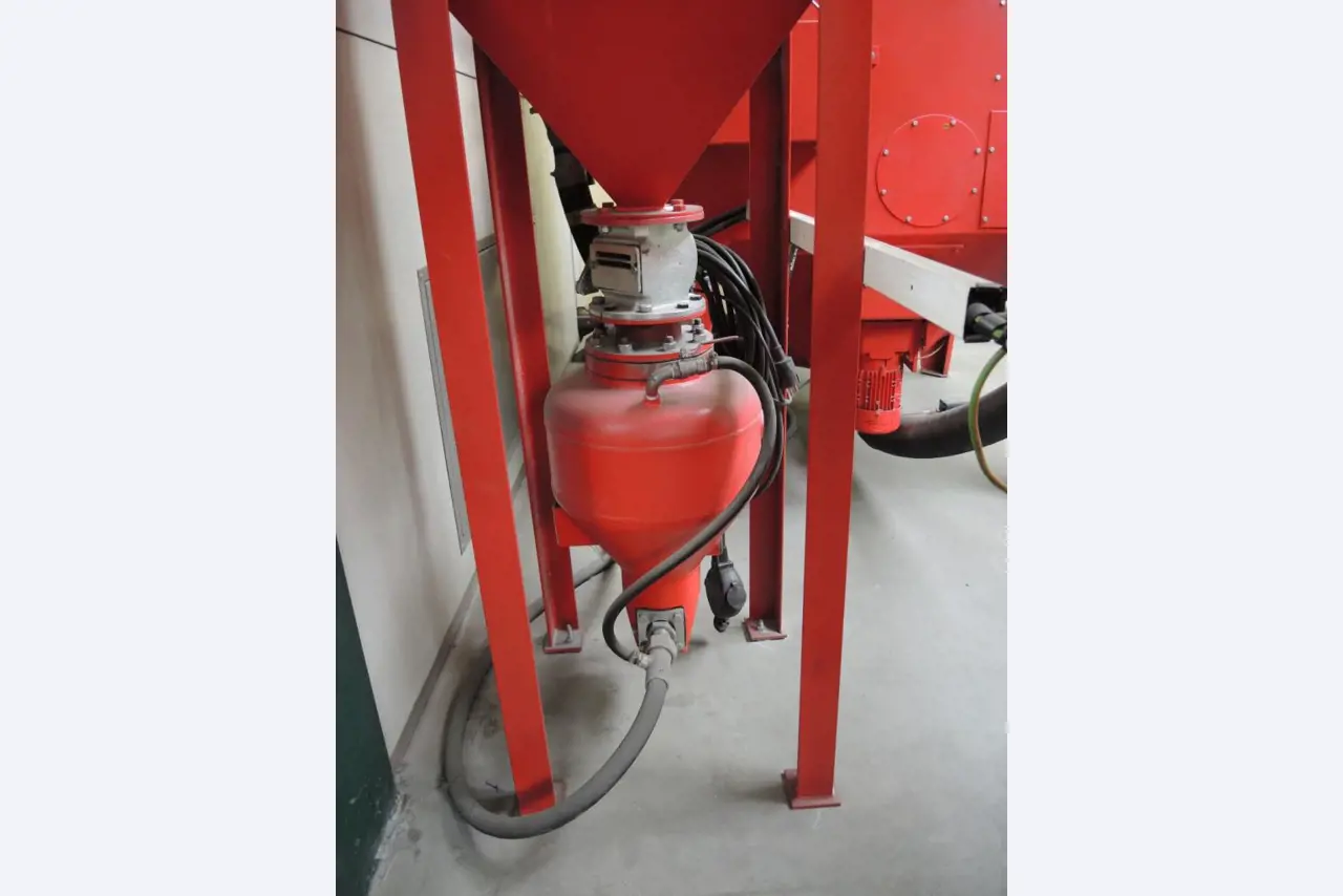 Machines de moulage par injection et<br>systèmes de stockage<br><font size="2">Collaboration avec Hilco Industrial Acquisitions bv</font><br><img src="/images/hil.png"><br>-18