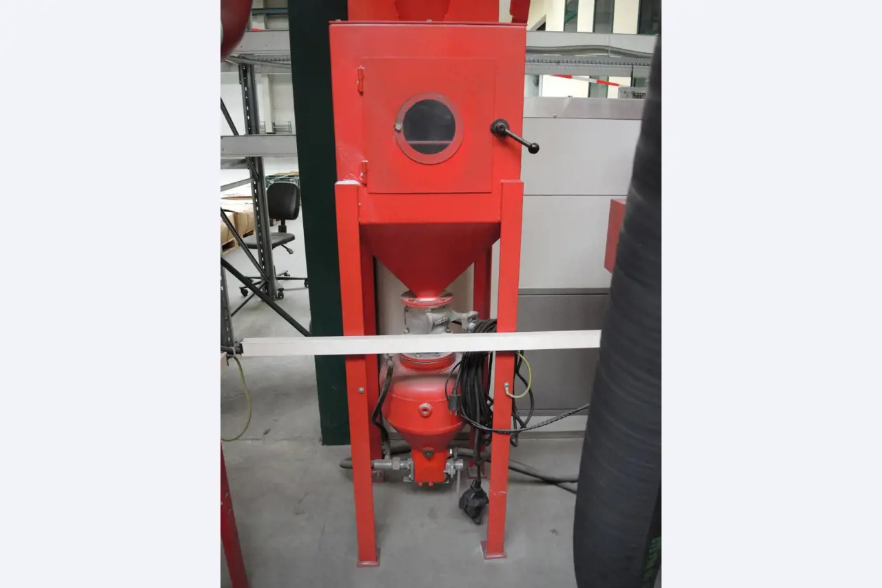 Machines de moulage par injection et<br>systèmes de stockage<br><font size="2">Collaboration avec Hilco Industrial Acquisitions bv</font><br><img src="/images/hil.png"><br>-19