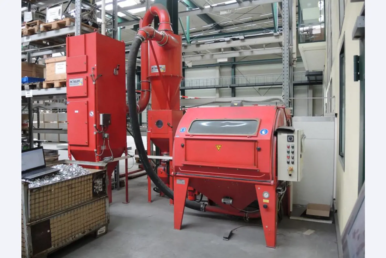 Machines de moulage par injection et<br>systèmes de stockage<br><font size="2">Collaboration avec Hilco Industrial Acquisitions bv</font><br><img src="/images/hil.png"><br>-1