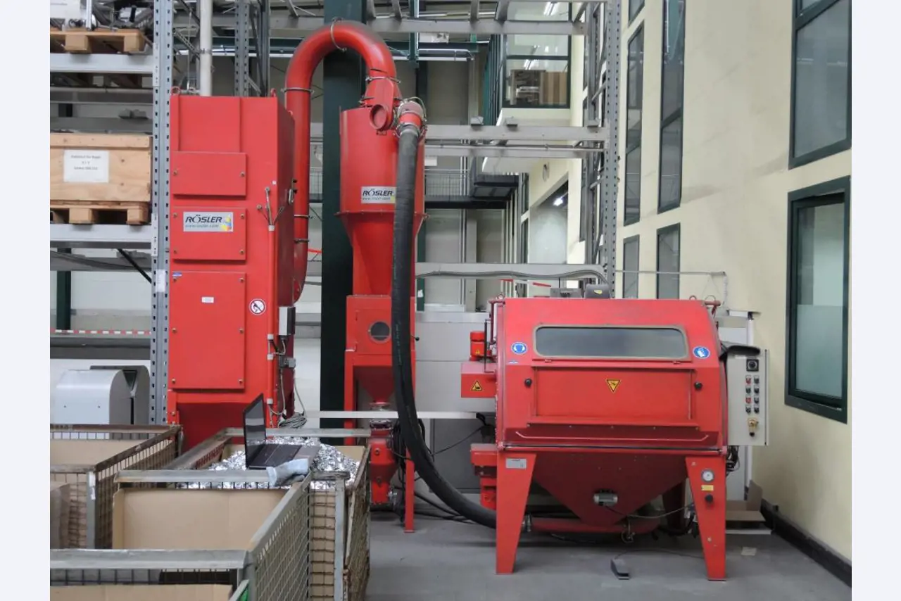 Machines de moulage par injection et<br>systèmes de stockage<br><font size="2">Collaboration avec Hilco Industrial Acquisitions bv</font><br><img src="/images/hil.png"><br>-2