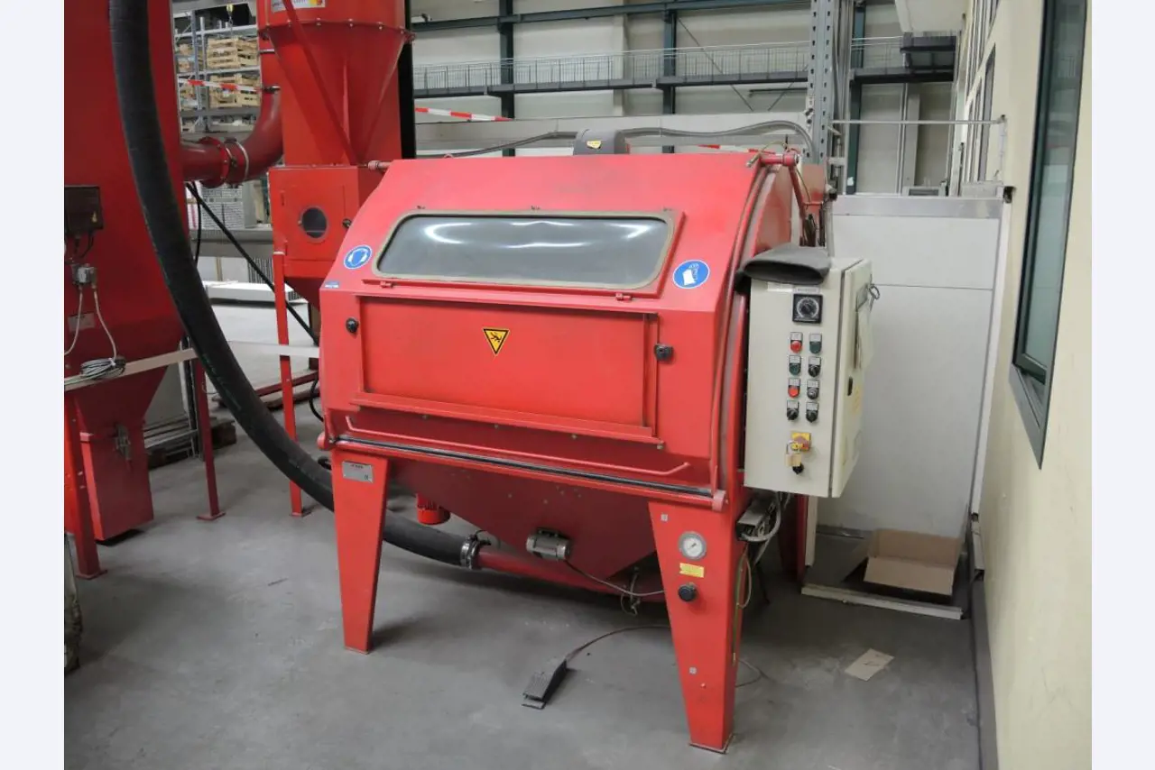 Machines de moulage par injection et<br>systèmes de stockage<br><font size="2">Collaboration avec Hilco Industrial Acquisitions bv</font><br><img src="/images/hil.png"><br>-4