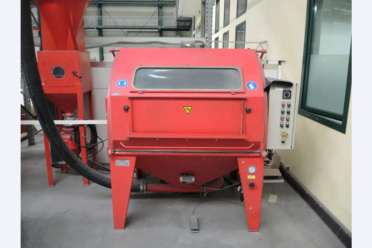 Machines de moulage par injection et<br>systèmes de stockage<br><font size="2">Collaboration avec Hilco Industrial Acquisitions bv</font><br><img src="/images/hil.png"><br>-5