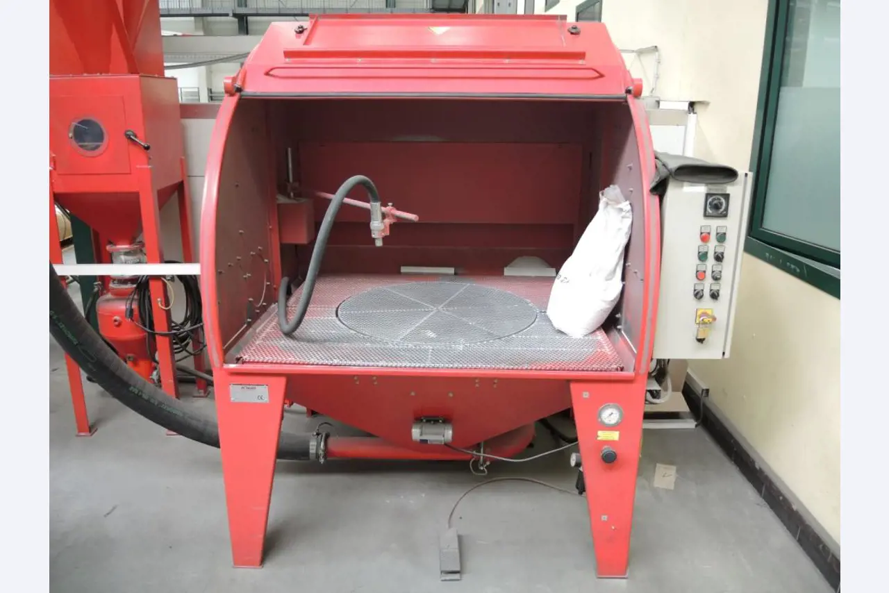 Machines de moulage par injection et<br>systèmes de stockage<br><font size="2">Collaboration avec Hilco Industrial Acquisitions bv</font><br><img src="/images/hil.png"><br>-7