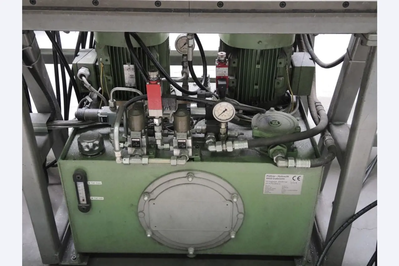 Chapas metálicas e máquinas para trabalhar metais<br><font size="2">Colaboração com Hilco Industrial Acquisitions bv</font><br><img src="/images/hil.png"><br>-10