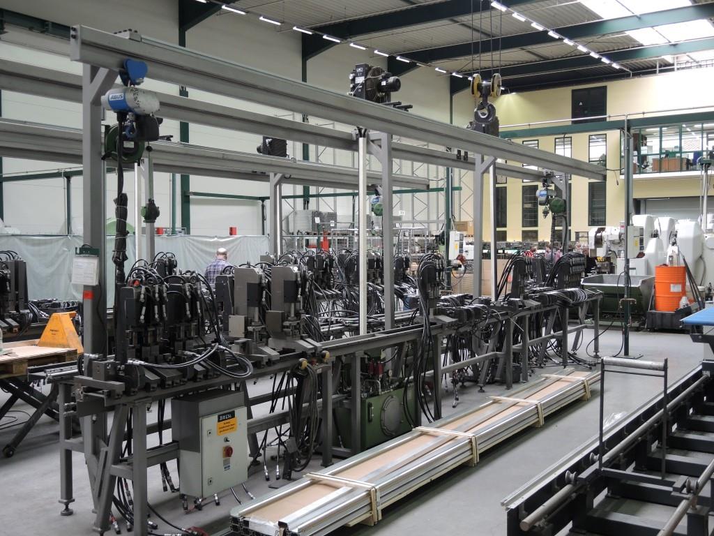 Chapas metálicas e máquinas para trabalhar metais<br><font size="2">Colaboração com Hilco Industrial Acquisitions bv</font><br><img src="/images/hil.png"><br>-12