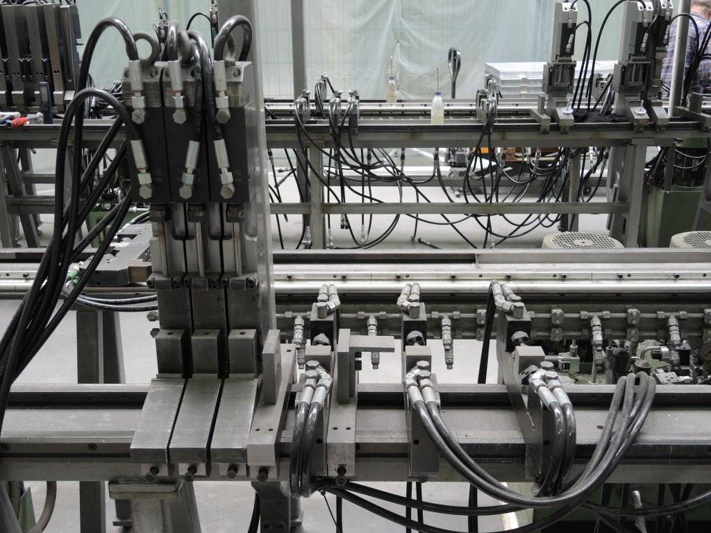 Chapas metálicas e máquinas para trabalhar metais<br><font size="2">Colaboração com Hilco Industrial Acquisitions bv</font><br><img src="/images/hil.png"><br>-16