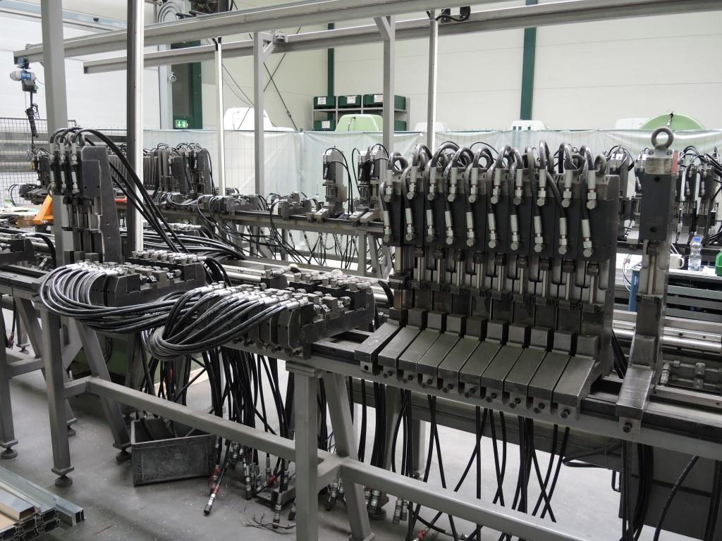 Chapas metálicas e máquinas para trabalhar metais<br><font size="2">Colaboração com Hilco Industrial Acquisitions bv</font><br><img src="/images/hil.png"><br>-18