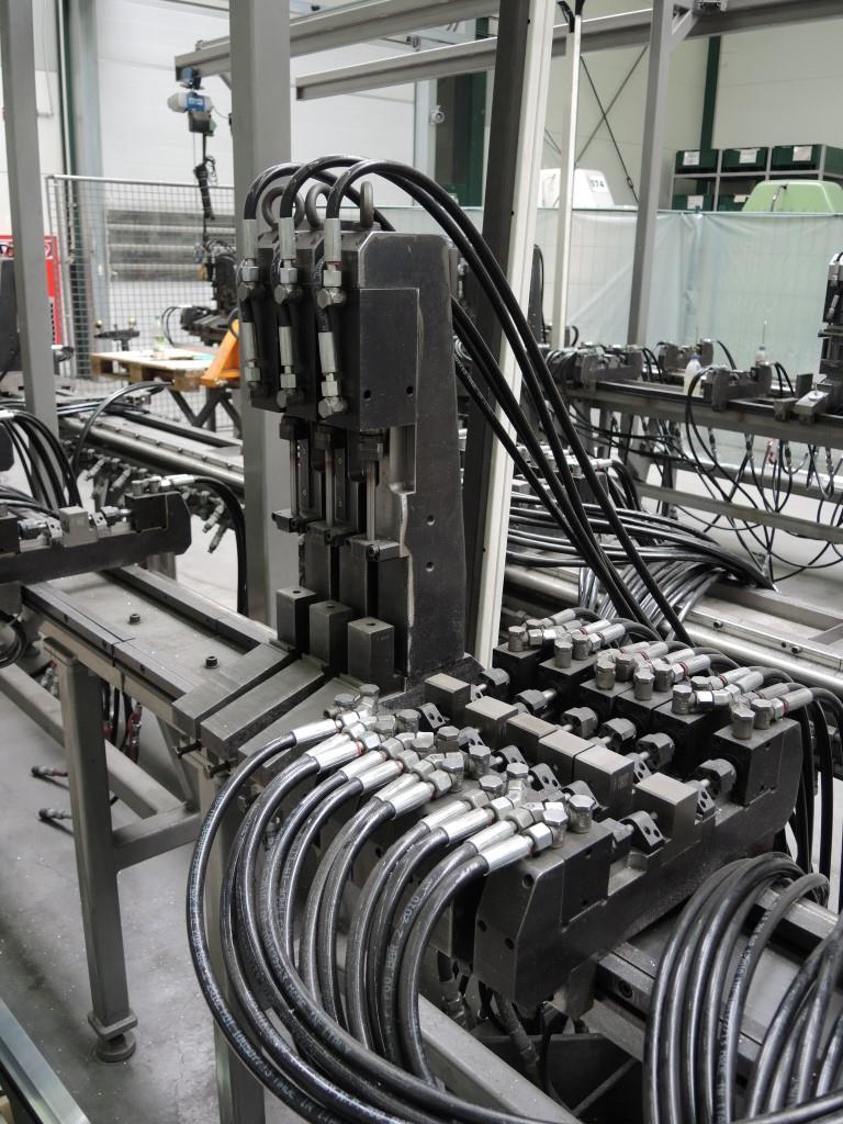 Chapas metálicas e máquinas para trabalhar metais<br><font size="2">Colaboração com Hilco Industrial Acquisitions bv</font><br><img src="/images/hil.png"><br>-19