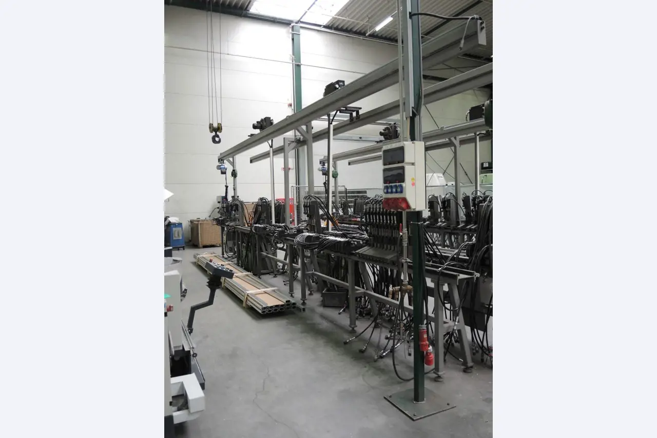 Chapas metálicas e máquinas para trabalhar metais<br><font size="2">Colaboração com Hilco Industrial Acquisitions bv</font><br><img src="/images/hil.png"><br>-1