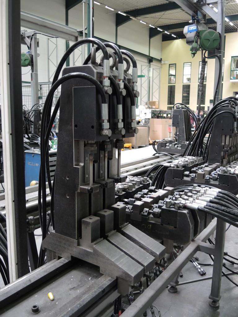 Chapas metálicas e máquinas para trabalhar metais<br><font size="2">Colaboração com Hilco Industrial Acquisitions bv</font><br><img src="/images/hil.png"><br>-2