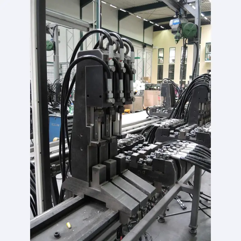 Chapas metálicas e máquinas para trabalhar metais<br><font size="2">Colaboração com Hilco Industrial Acquisitions bv</font><br><img src="/images/hil.png"><br>-2