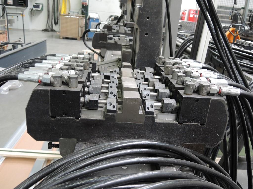 Chapas metálicas e máquinas para trabalhar metais<br><font size="2">Colaboração com Hilco Industrial Acquisitions bv</font><br><img src="/images/hil.png"><br>-4