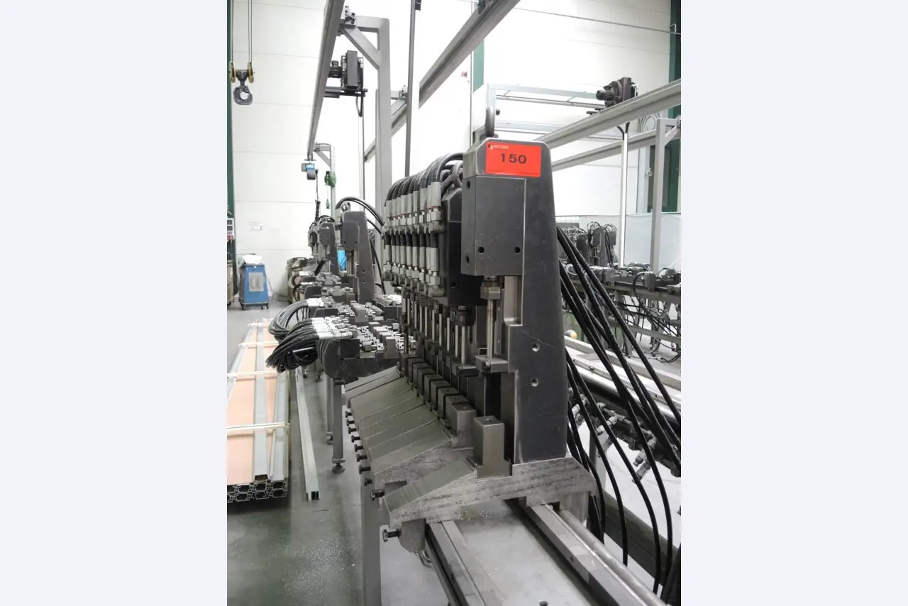 Chapas metálicas e máquinas para trabalhar metais<br><font size="2">Colaboração com Hilco Industrial Acquisitions bv</font><br><img src="/images/hil.png"><br>-6