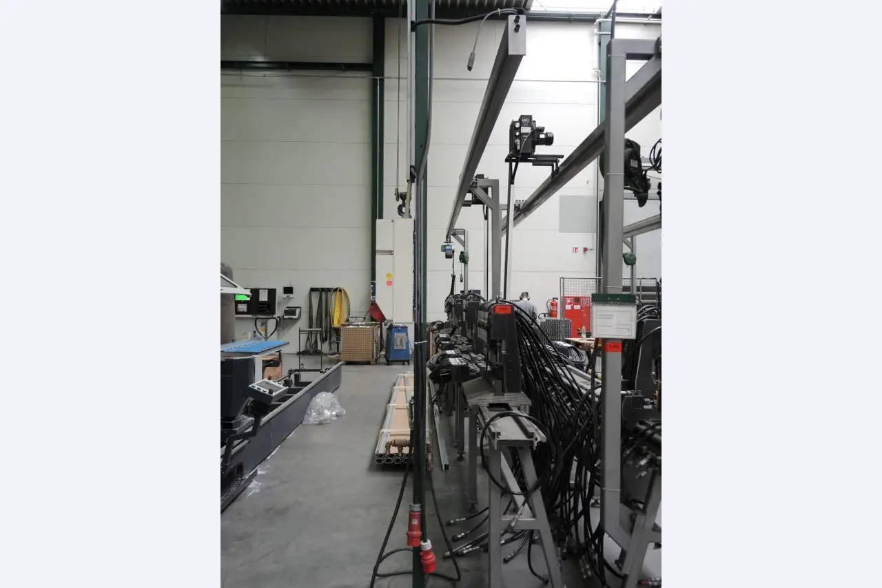 Chapas metálicas e máquinas para trabalhar metais<br><font size="2">Colaboração com Hilco Industrial Acquisitions bv</font><br><img src="/images/hil.png"><br>-7