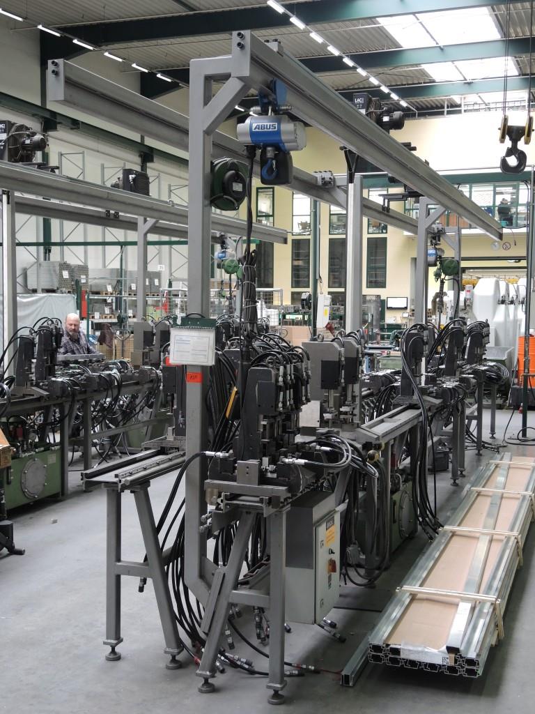 Chapas metálicas e máquinas para trabalhar metais<br><font size="2">Colaboração com Hilco Industrial Acquisitions bv</font><br><img src="/images/hil.png"><br>-8