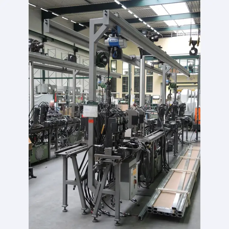 Chapas metálicas e máquinas para trabalhar metais<br><font size="2">Colaboração com Hilco Industrial Acquisitions bv</font><br><img src="/images/hil.png"><br>-8