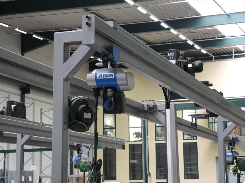 Chapas metálicas e máquinas para trabalhar metais<br><font size="2">Colaboração com Hilco Industrial Acquisitions bv</font><br><img src="/images/hil.png"><br>-9