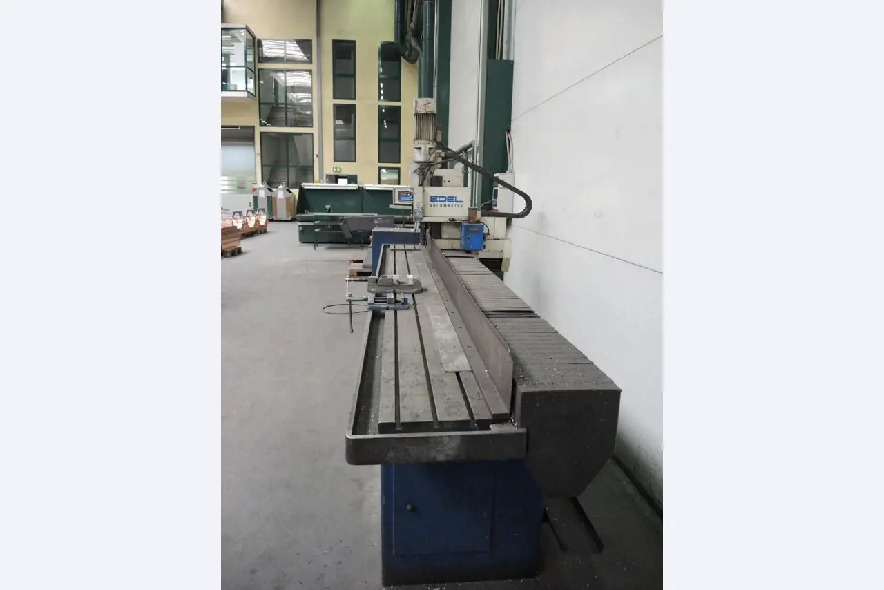 Chapas metálicas e máquinas para trabalhar metais<br><font size="2">Colaboração com Hilco Industrial Acquisitions bv</font><br><img src="/images/hil.png"><br>-3