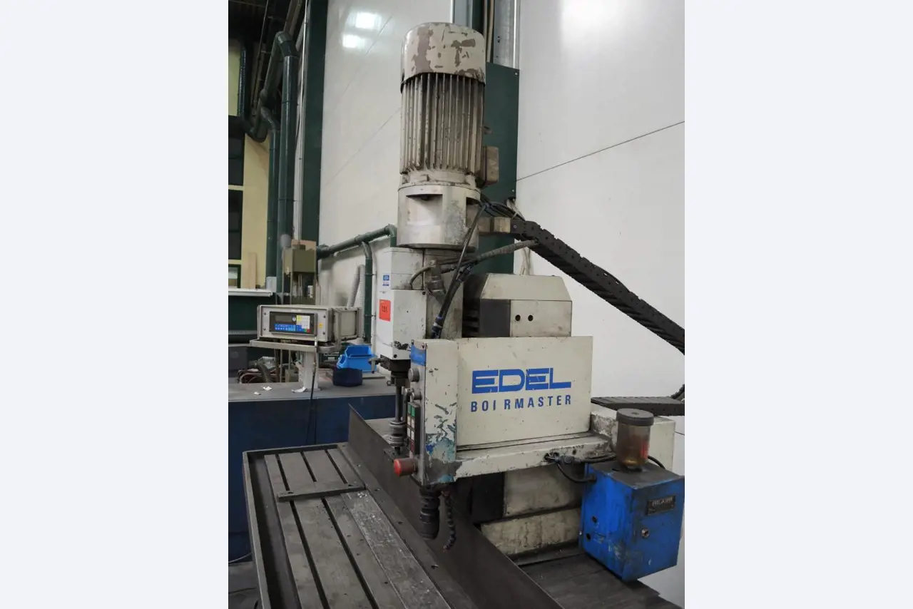 Chapas metálicas e máquinas para trabalhar metais<br><font size="2">Colaboração com Hilco Industrial Acquisitions bv</font><br><img src="/images/hil.png"><br>-4