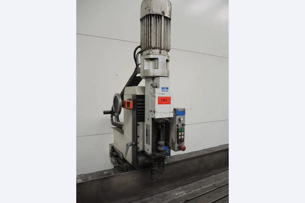 Chapas metálicas e máquinas para trabalhar metais<br><font size="2">Colaboração com Hilco Industrial Acquisitions bv</font><br><img src="/images/hil.png"><br>-5