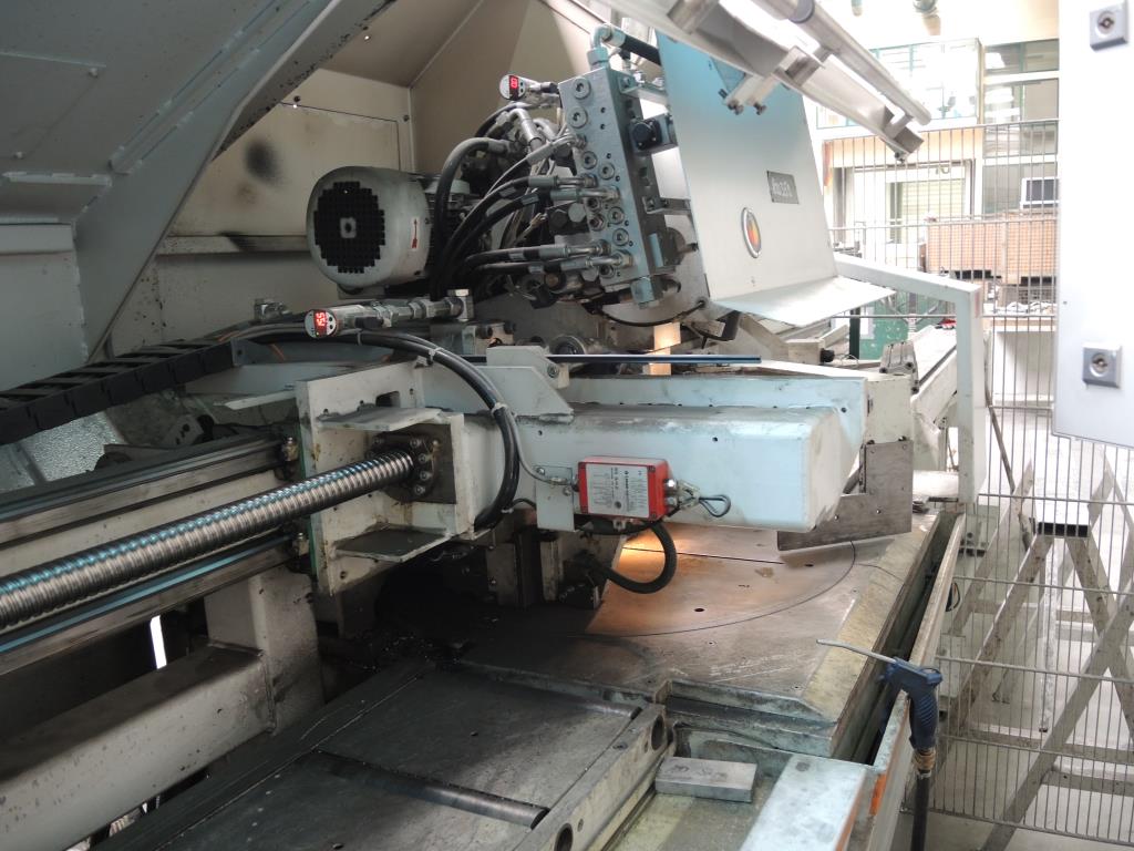 Chapas metálicas e máquinas para trabalhar metais<br><font size="2">Colaboração com Hilco Industrial Acquisitions bv</font><br><img src="/images/hil.png"><br>-12