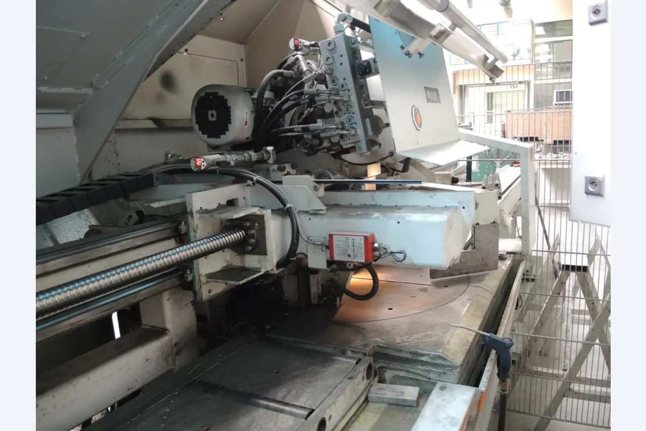 stroje na zpracování plechu a kovoobrábecí<br><font size="2">Ve spolupráci s firmo u Hilco Industrial Acquisitions bv</font><img src="/images/hilco-logo.png">
-12