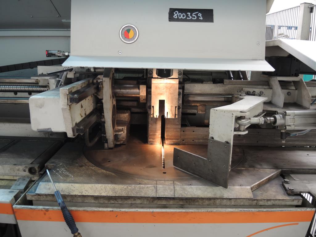 Chapas metálicas e máquinas para trabalhar metais<br><font size="2">Colaboração com Hilco Industrial Acquisitions bv</font><br><img src="/images/hil.png"><br>-2