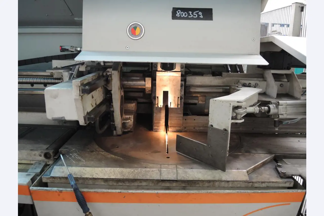 stroje na zpracování plechu a kovoobrábecí<br><font size="2">Ve spolupráci s firmo u Hilco Industrial Acquisitions bv</font><img src="/images/hilco-logo.png">
-2