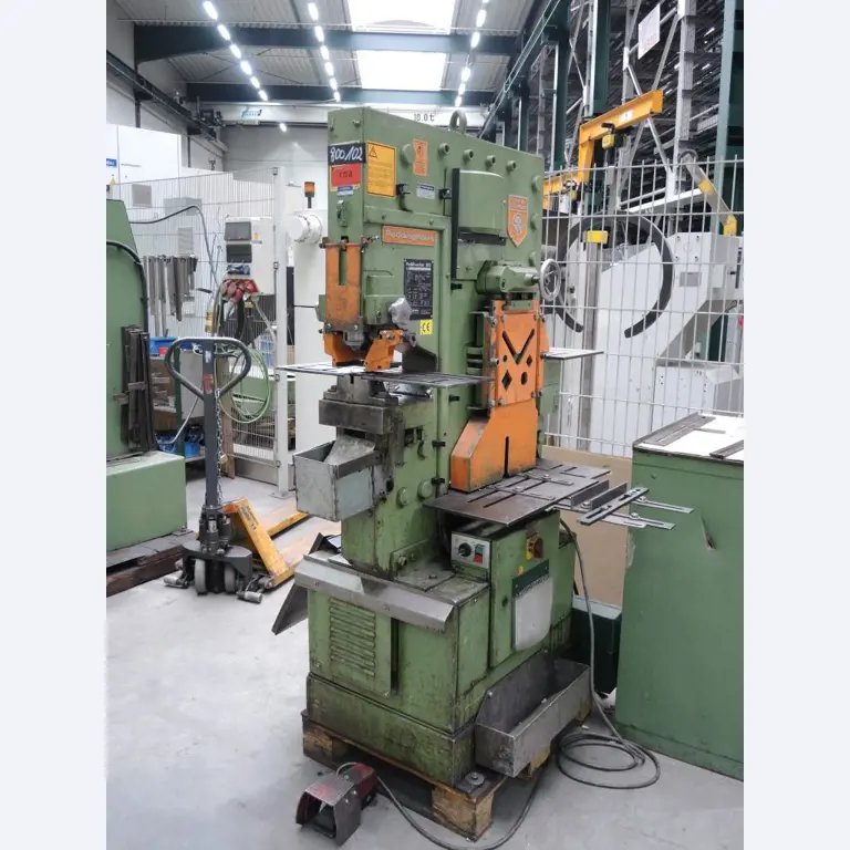 Chapas metálicas e máquinas para trabalhar metais<br><font size="2">Colaboração com Hilco Industrial Acquisitions bv</font><br><img src="/images/hil.png"><br>-1