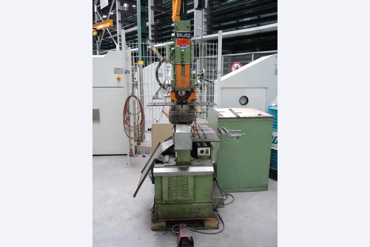 Chapas metálicas e máquinas para trabalhar metais<br><font size="2">Colaboração com Hilco Industrial Acquisitions bv</font><br><img src="/images/hil.png"><br>-2