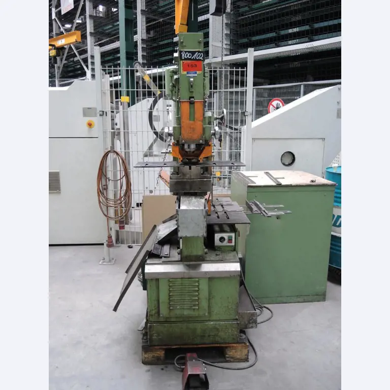 Chapas metálicas e máquinas para trabalhar metais<br><font size="2">Colaboração com Hilco Industrial Acquisitions bv</font><br><img src="/images/hil.png"><br>-2