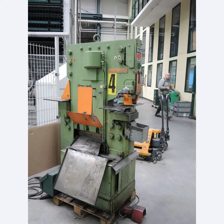 Chapas metálicas e máquinas para trabalhar metais<br><font size="2">Colaboração com Hilco Industrial Acquisitions bv</font><br><img src="/images/hil.png"><br>-3