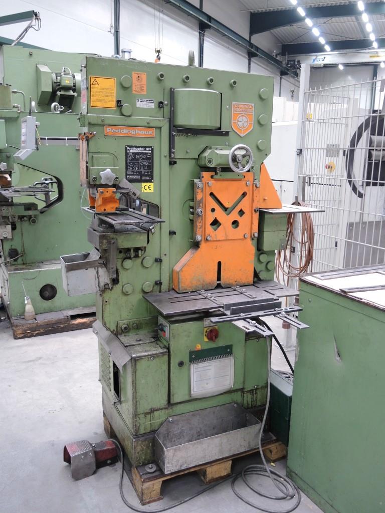 Chapas metálicas e máquinas para trabalhar metais<br><font size="2">Colaboração com Hilco Industrial Acquisitions bv</font><br><img src="/images/hil.png"><br>-4