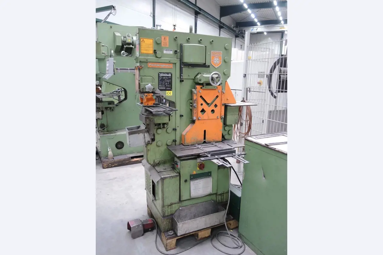 Chapas metálicas e máquinas para trabalhar metais<br><font size="2">Colaboração com Hilco Industrial Acquisitions bv</font><br><img src="/images/hil.png"><br>-4