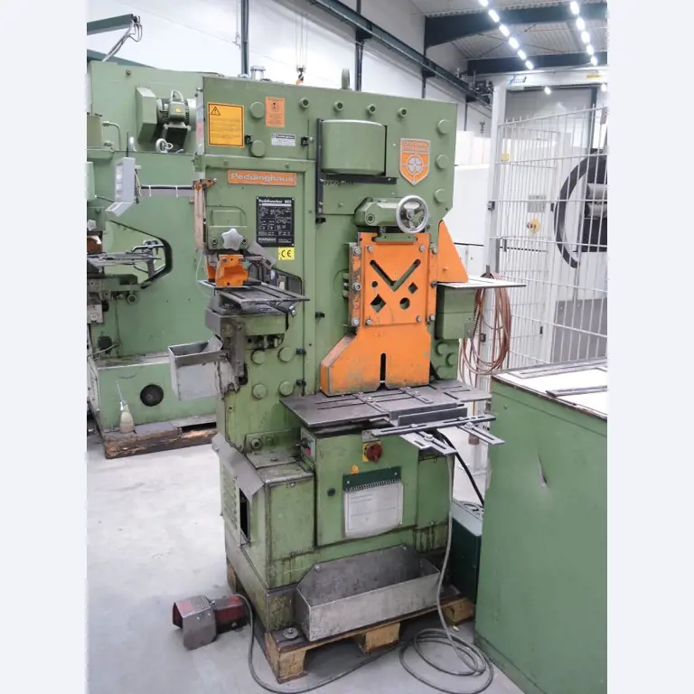 Chapas metálicas e máquinas para trabalhar metais<br><font size="2">Colaboração com Hilco Industrial Acquisitions bv</font><br><img src="/images/hil.png"><br>-4