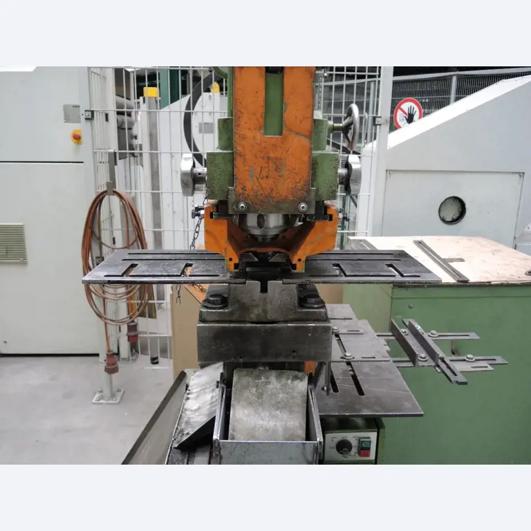 Chapas metálicas e máquinas para trabalhar metais<br><font size="2">Colaboração com Hilco Industrial Acquisitions bv</font><br><img src="/images/hil.png"><br>-5