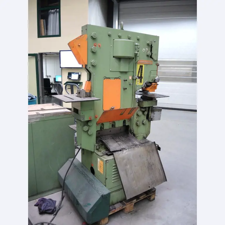 Chapas metálicas e máquinas para trabalhar metais<br><font size="2">Colaboração com Hilco Industrial Acquisitions bv</font><br><img src="/images/hil.png"><br>-7