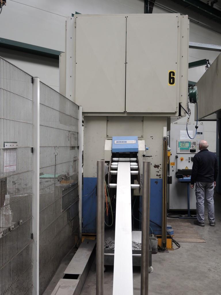 Chapas metálicas e máquinas para trabalhar metais<br><font size="2">Colaboração com Hilco Industrial Acquisitions bv</font><br><img src="/images/hil.png"><br>-12