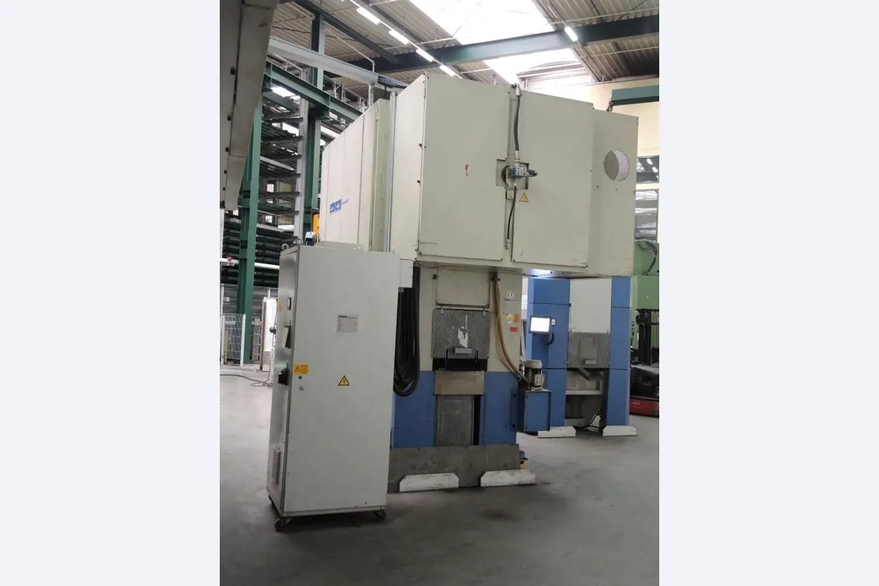 Chapas metálicas e máquinas para trabalhar metais<br><font size="2">Colaboração com Hilco Industrial Acquisitions bv</font><br><img src="/images/hil.png"><br>-14