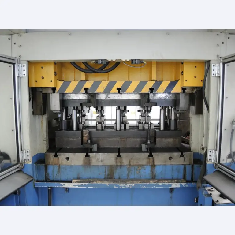 Chapas metálicas e máquinas para trabalhar metais<br><font size="2">Colaboração com Hilco Industrial Acquisitions bv</font><br><img src="/images/hil.png"><br>-15